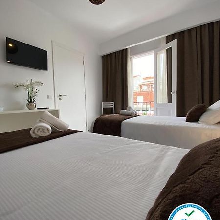 The Rock Guest House ปอนตาเดลกาดา ภายนอก รูปภาพ