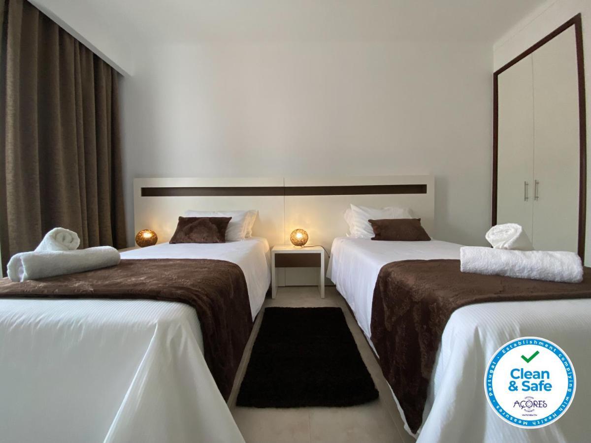 The Rock Guest House ปอนตาเดลกาดา ภายนอก รูปภาพ