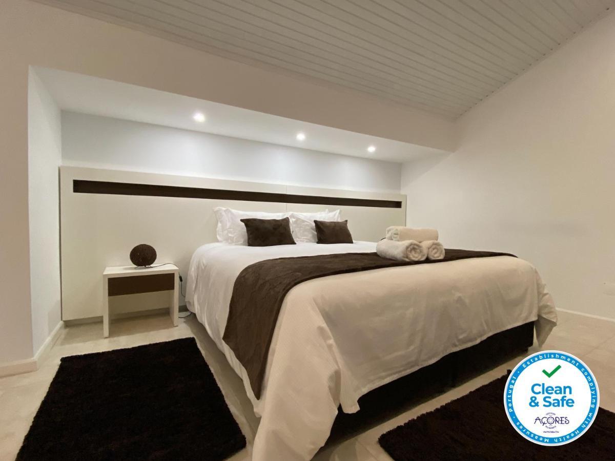 The Rock Guest House ปอนตาเดลกาดา ภายนอก รูปภาพ