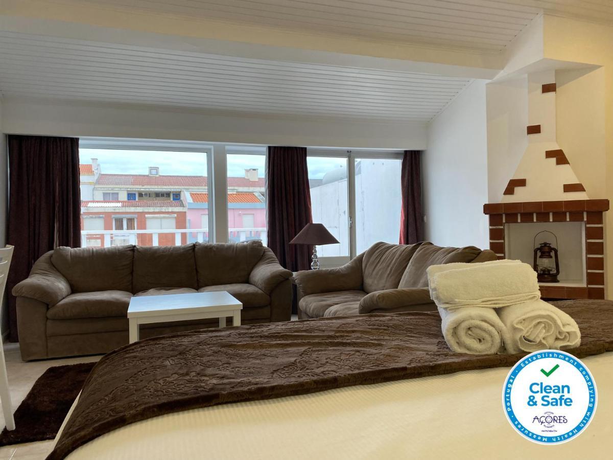 The Rock Guest House ปอนตาเดลกาดา ภายนอก รูปภาพ